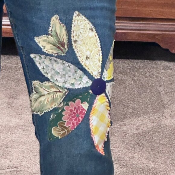 Old Navy Flower Patchwork embellished jeans, Sz 16 midrise boot cut Boho style - Picture 5 of 11